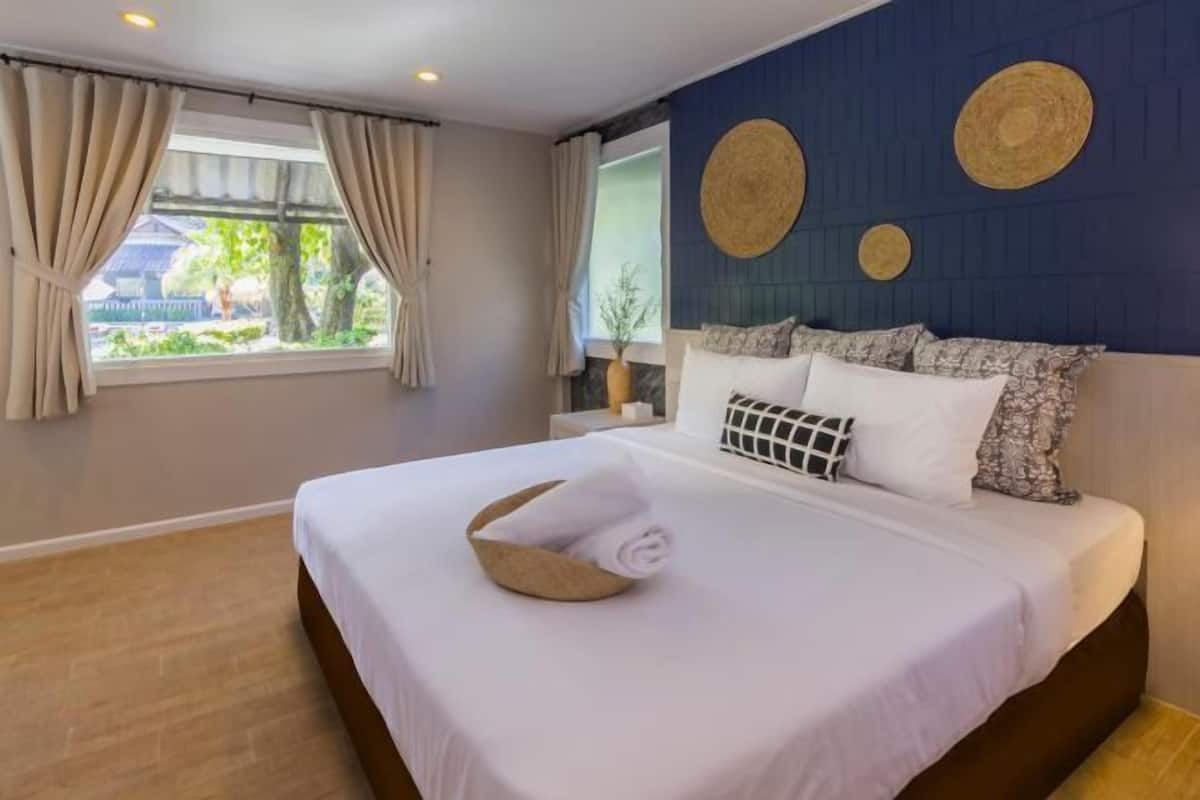 1 bedroom, in-room safe, individually decorated, blackout curtains