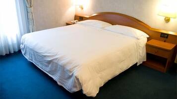 Doppel- oder Zweibettzimmer | Schreibtisch, Babybetten, kostenloses WLAN