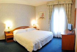 Kamer, 1 twee- of 2 eenpersoonsbedden | Een bureau, babybedden, gratis wifi