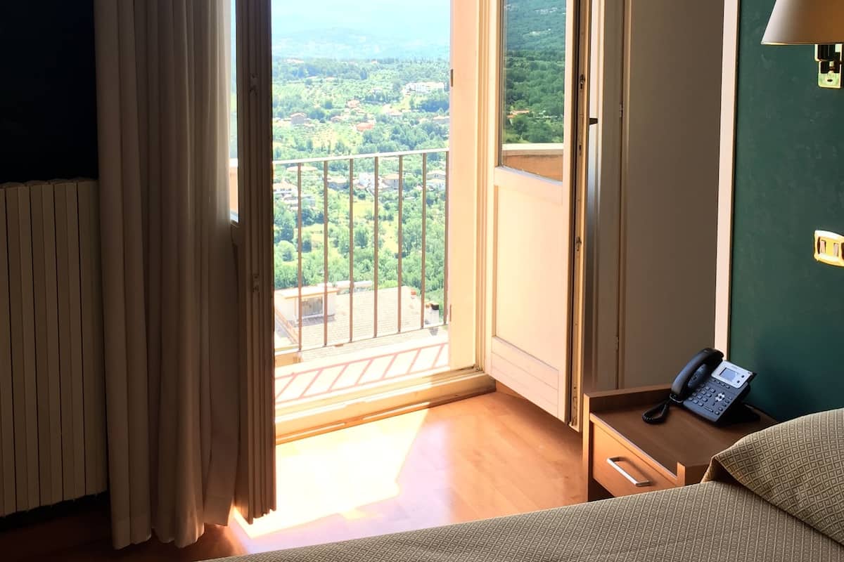 Double Room | In-room safe, desk, blackout drapes, free cribs/infant beds