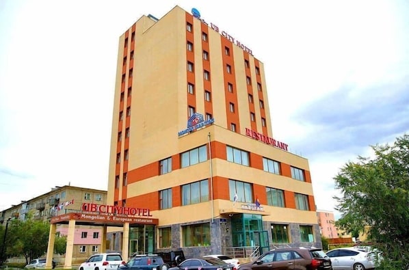 Premium bedding, minibar, in-room safe, desk - UB City Hotel (Ulaanbaatar)