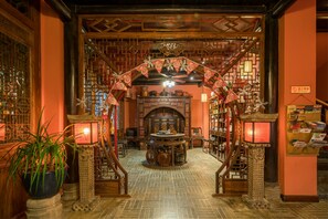 Lobby lounge