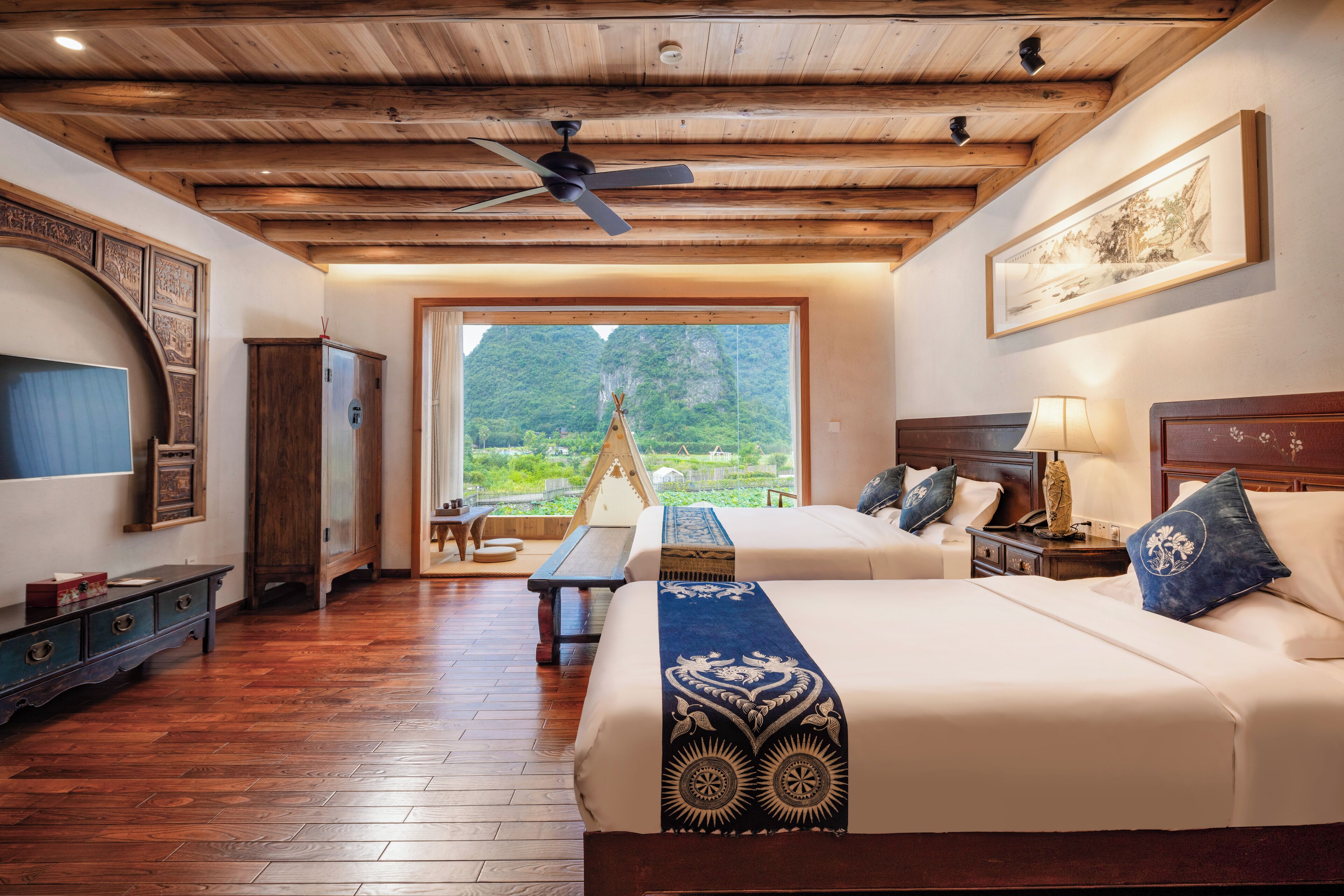 Kahden hengen perhehuone (kaksi sänkyä), pääsy uima-altaalle | Ylelliset vuodevaatteet, minibaari, tallelokero huoneessa, työpöytä