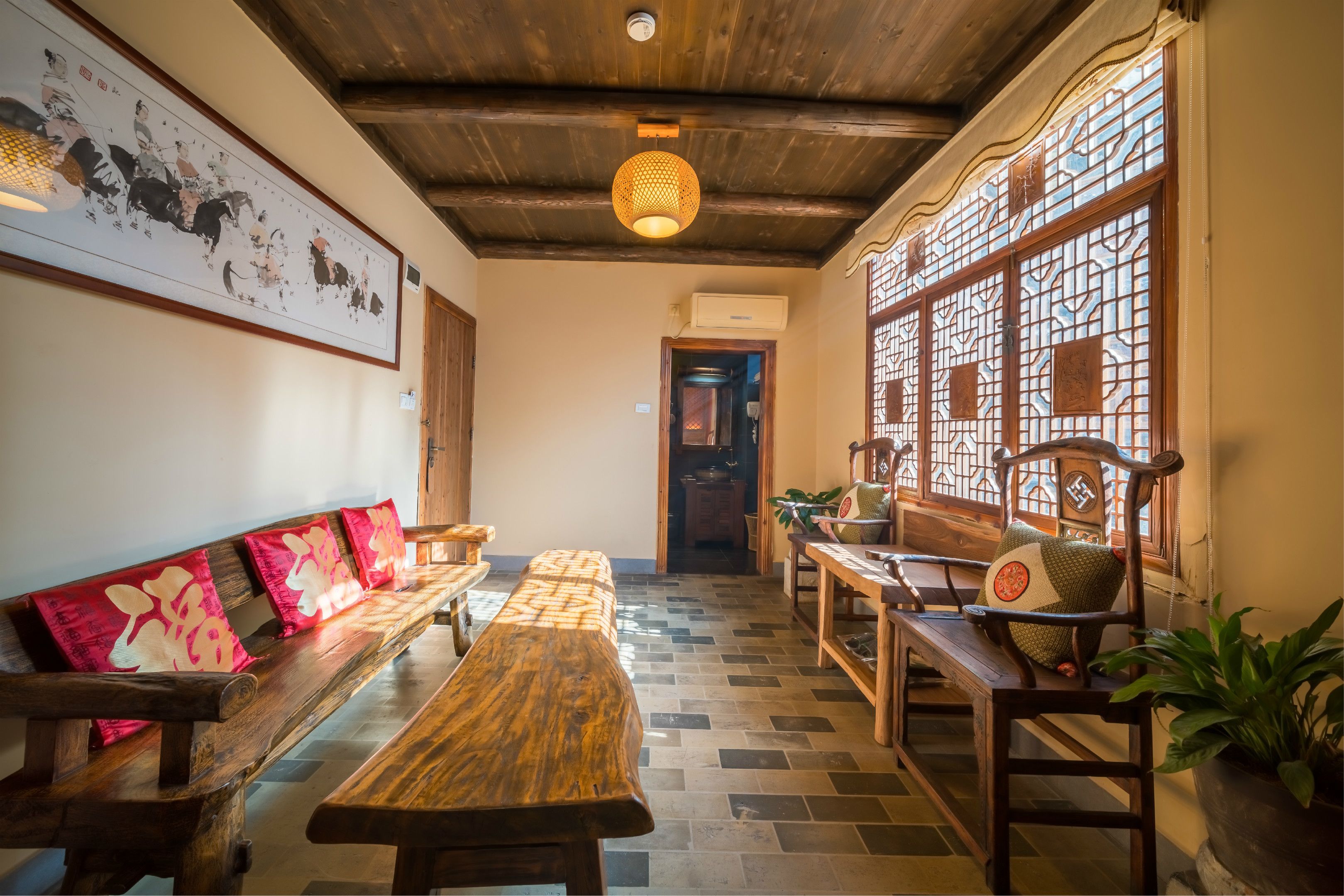 suite | living area | 32-inch flat-screen tv with satellite channels, tv