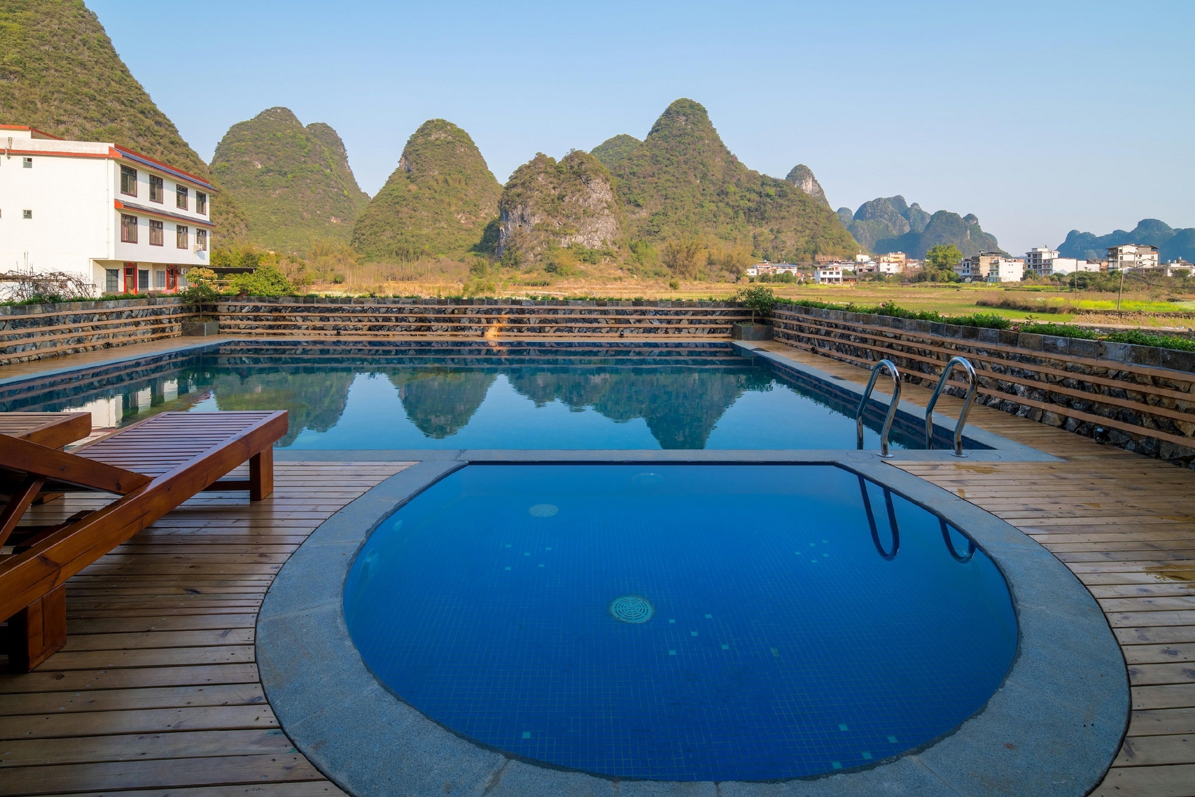 outdoor pool, open 10:00 am to 9:30 pm, pool loungers