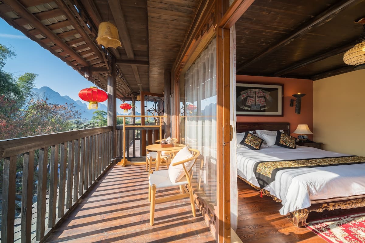 superior suite | living room | 32-inch flat-screen tv with satellite channels, tv