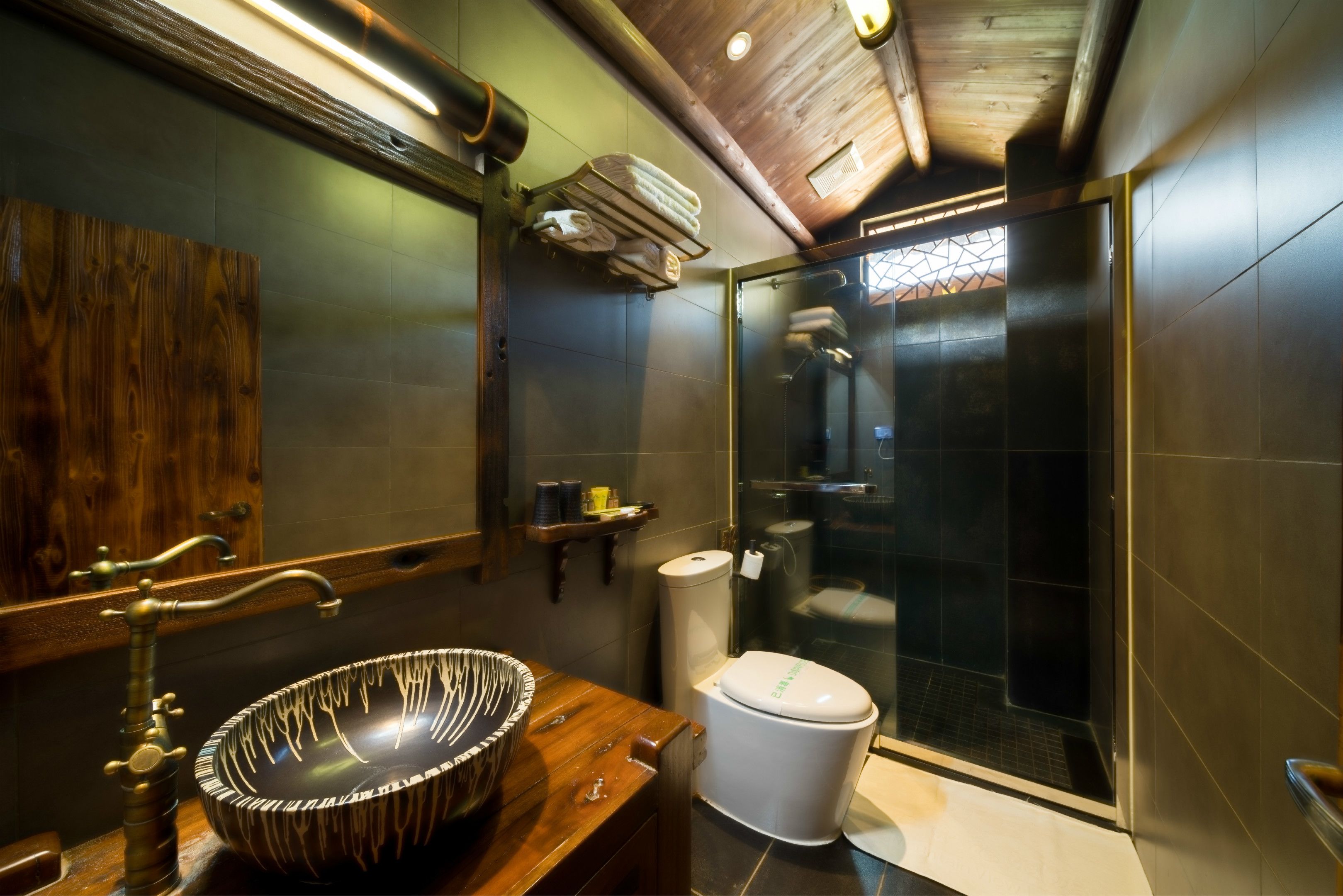 deluxe double room | bathroom amenities | free toiletries, hair dryer, slippers, towels