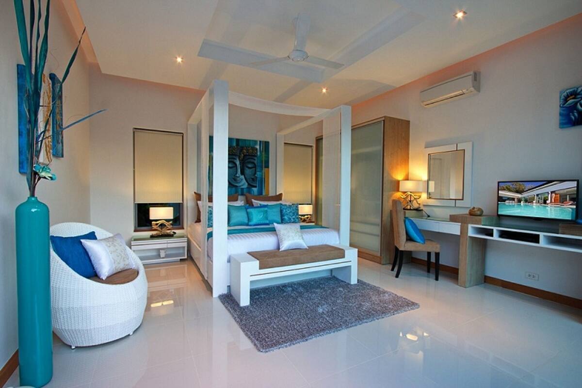 Premium bedding, minibar, in-room safe, desk