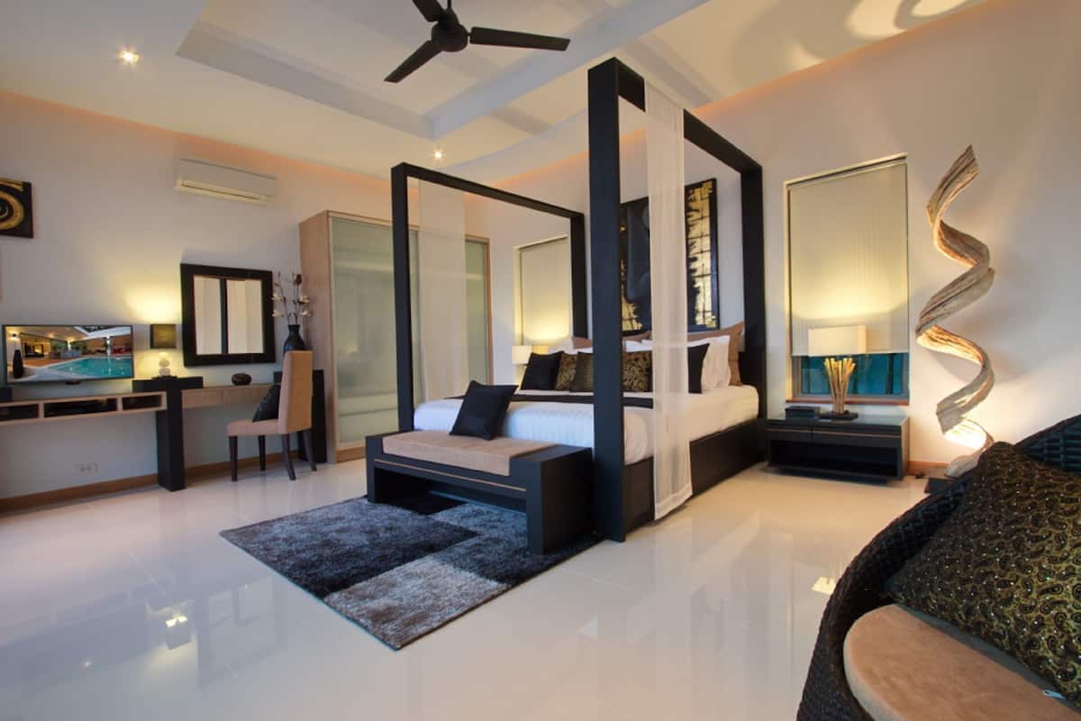 Premium bedding, minibar, in-room safe, desk