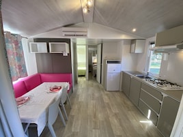 Comfort Mobile Home, 2 Bedrooms | Living area | Table tennis