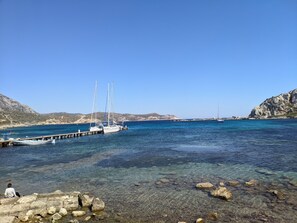 Una spiaggia nelle vicinanze