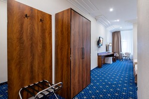 Standard Triple Room, 3 Twin Beds | Desk, free WiFi, bed sheets - Hotel Royal (Moscow)