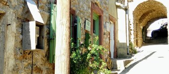 St. George Sykoussis Traditional Residence