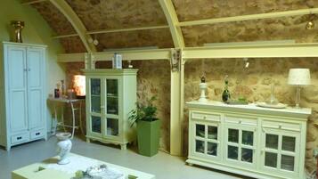 Traditional House, 2 Bedrooms | Living area | 32-inch flat-screen TV with cable channels, TV