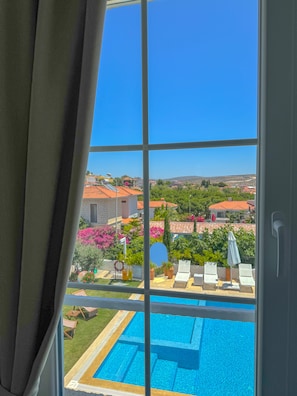 Quarto casal standard, 1 cama Queen, para não fumantes, vista para a cidade | Roupas de cama premium, frigobar, individualmente decorados