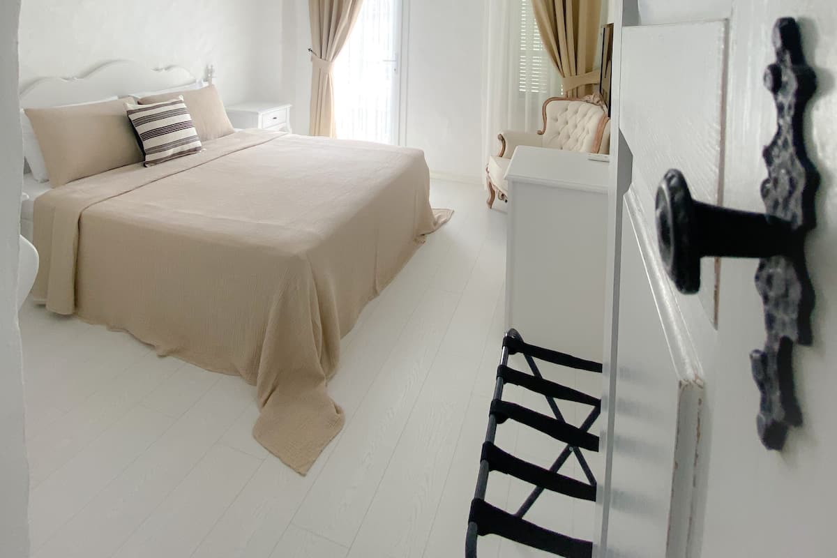 Standard Room, Balcony, Pool View | Premium bedding, minibar, individually decorated, individually furnished