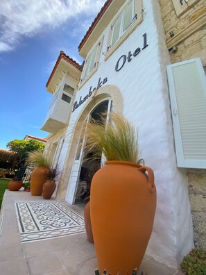 Front of property - Balambaka Hotel Alacati (Cesme)