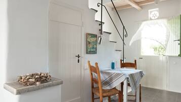 House, 2 Bedrooms (Ageri) | In-room dining