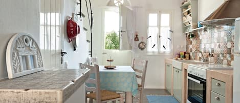 Hus - 2 sovrum (Ammos) | Eget kök | Kylskåp, ugn, spishäll och kaffe- och tebryggare