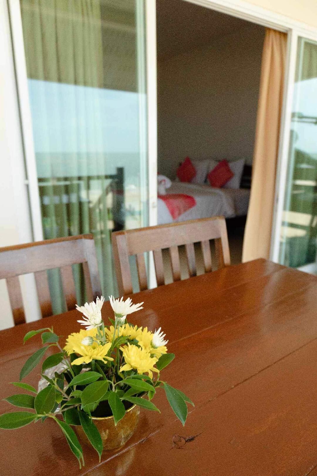 Beachfront Bungalow | Terraza o patio