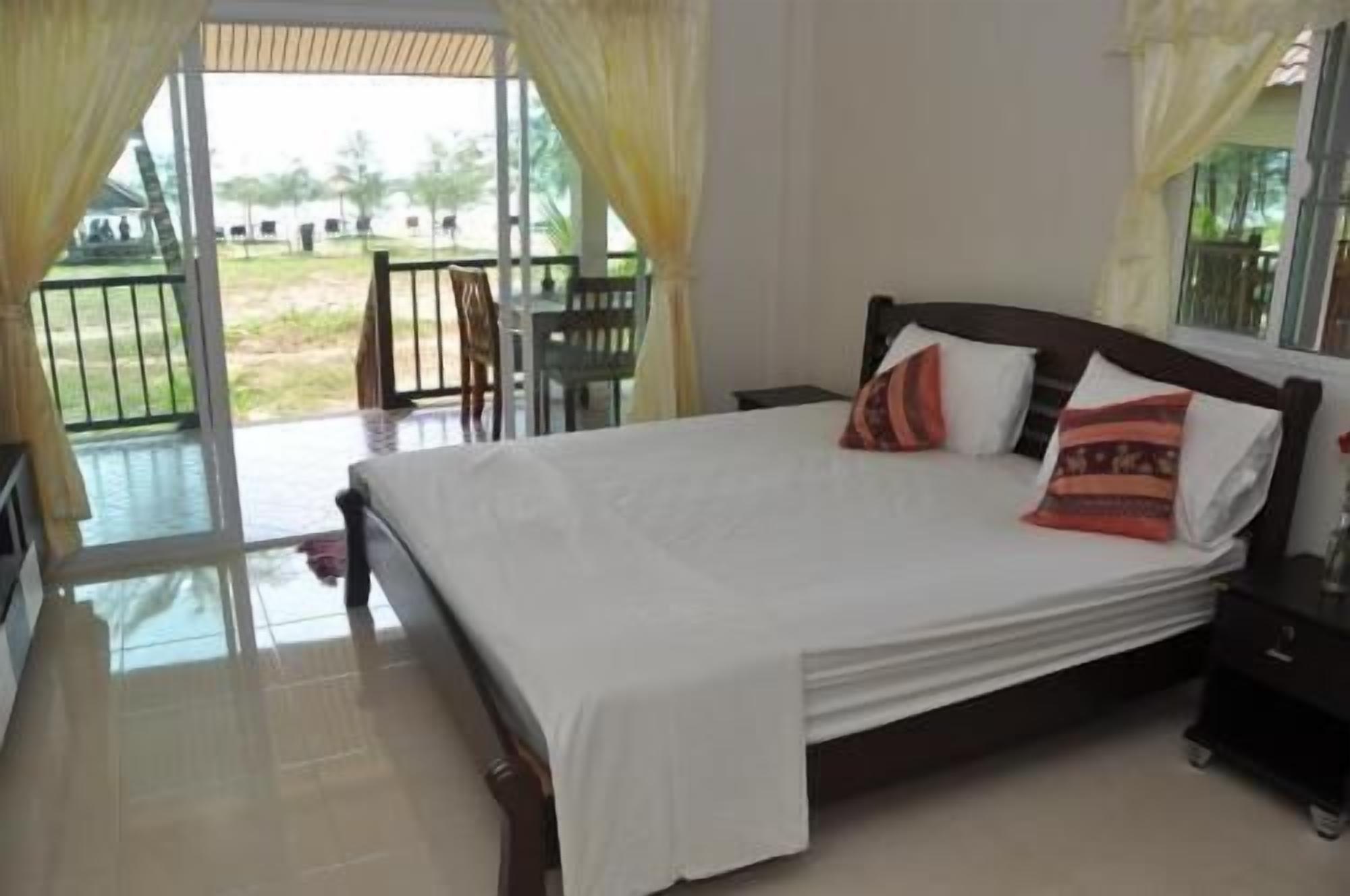 Individually furnished, free WiFi, bed sheets