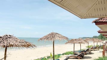 Beachfront Bungalow | 露台/庭院