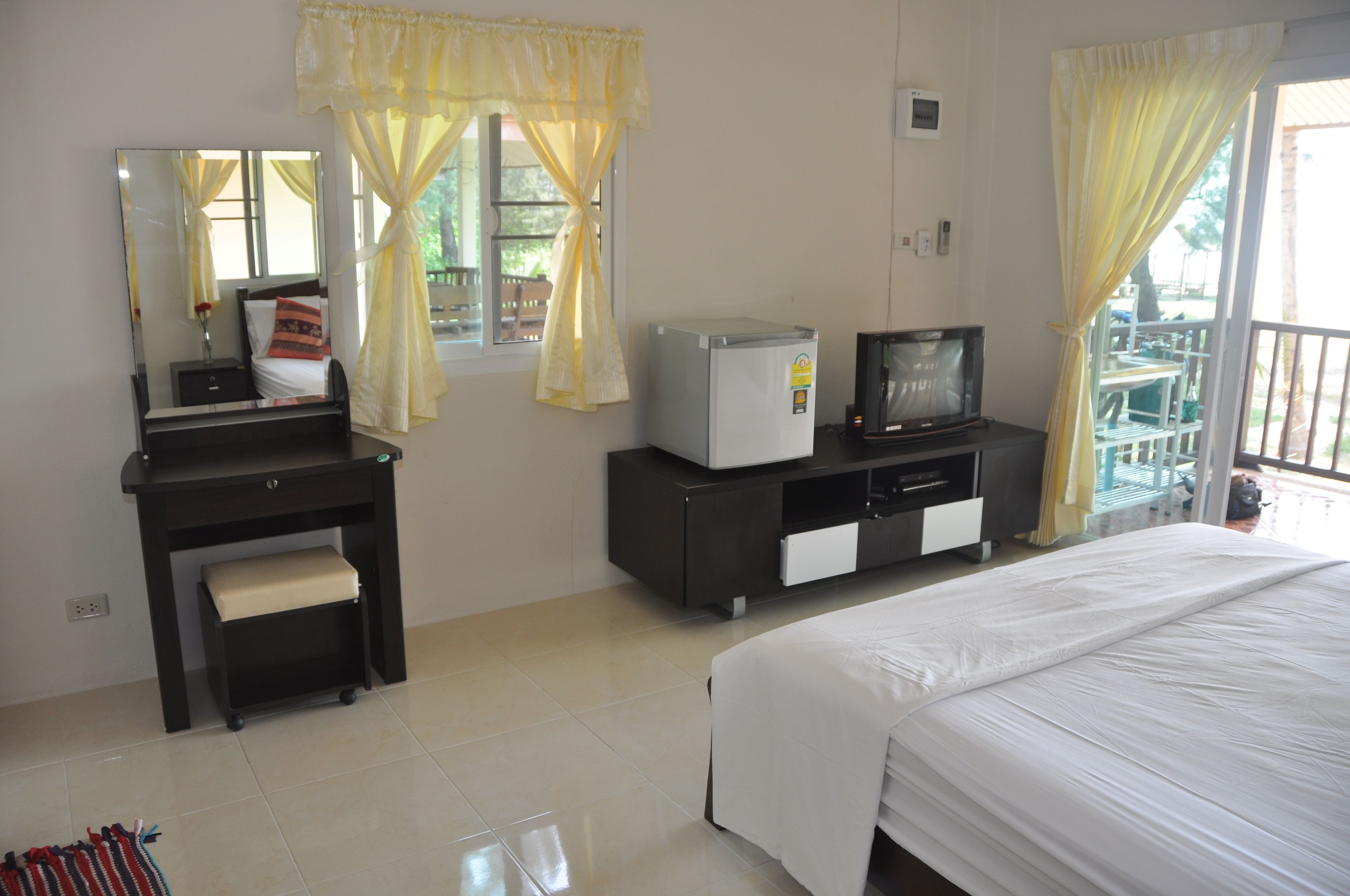 Individually furnished, free WiFi, bed sheets