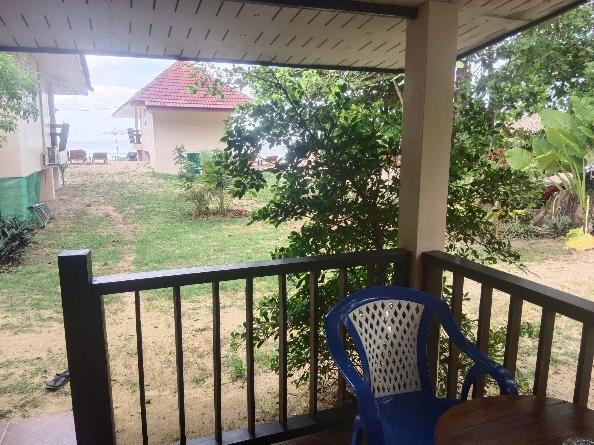 garden seaview bungalow | living area