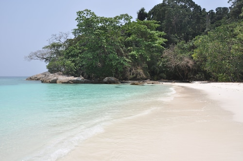 Pranee Beach Bungalows