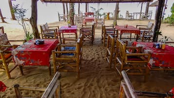 Daily cooked-to-order breakfast for a fee