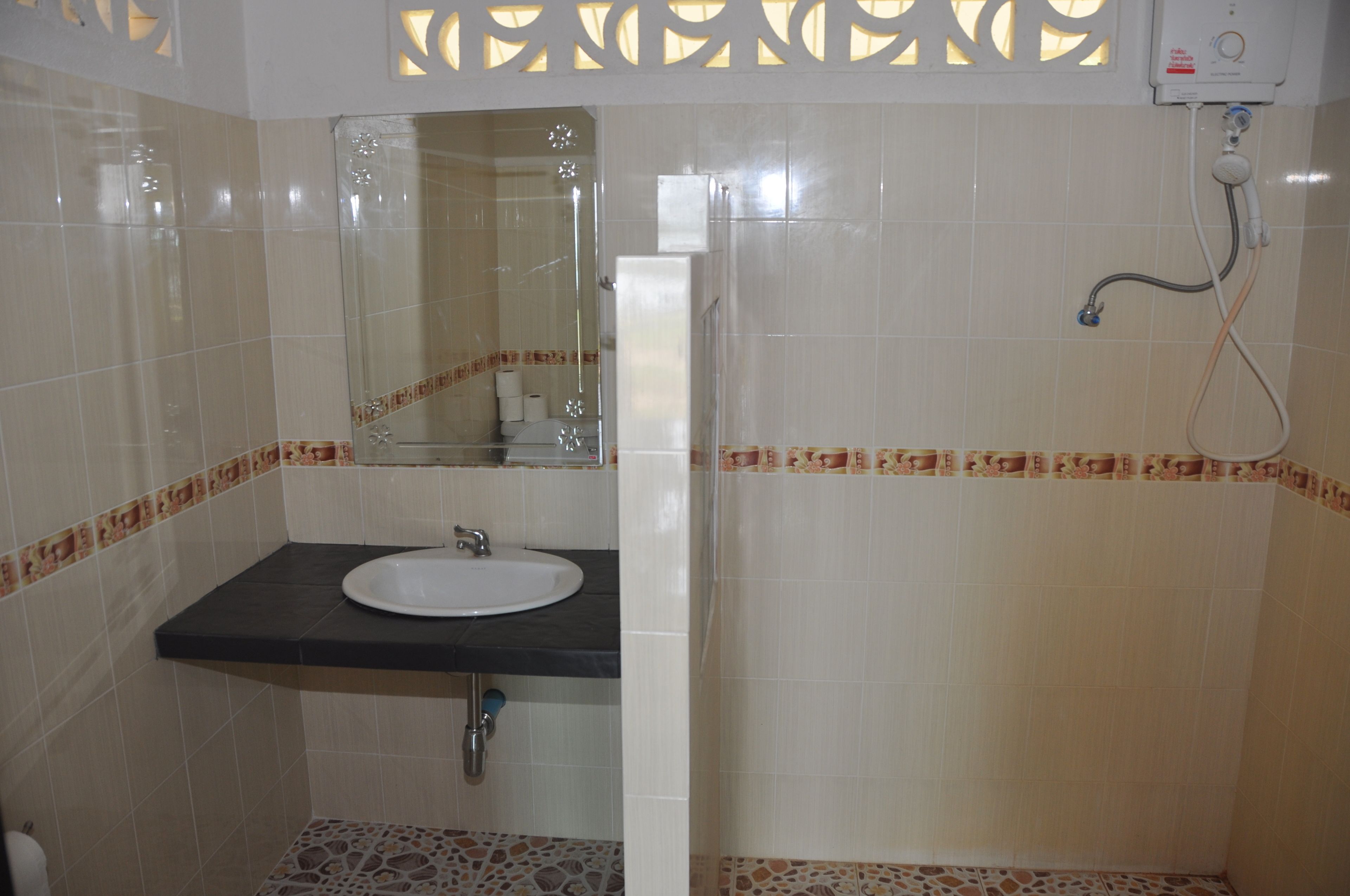 shower, free toiletries, towels