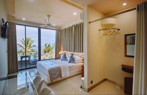 Honeymoon Room + Free Airport Transfer | Premium bedding, in-room safe, desk, iron/ironing board - Lonuveli (Hulhumalé)