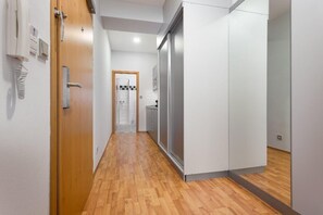 Studio, 1 King Bed, Kitchenette