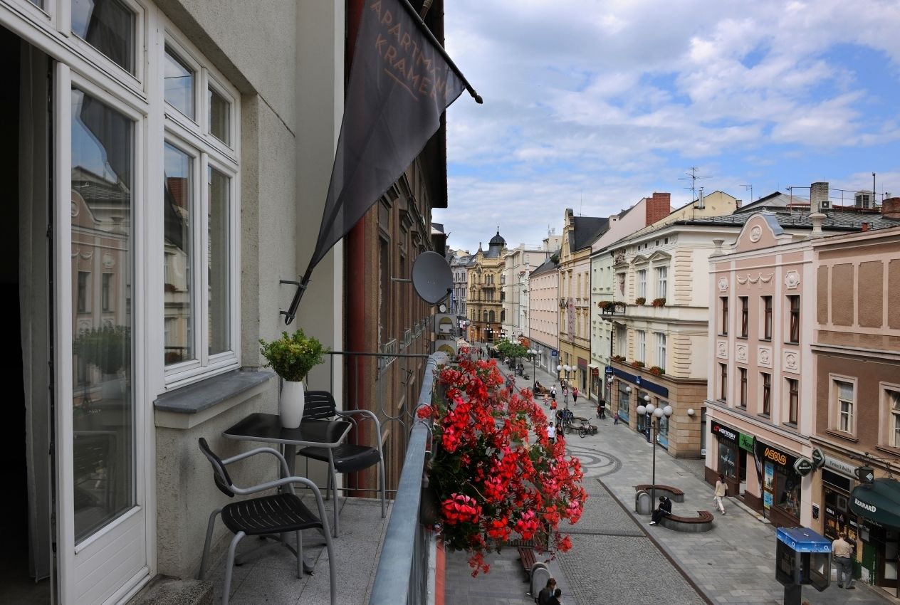 Estudi, 1 llit de matrimoni gran, balcó | Balcó