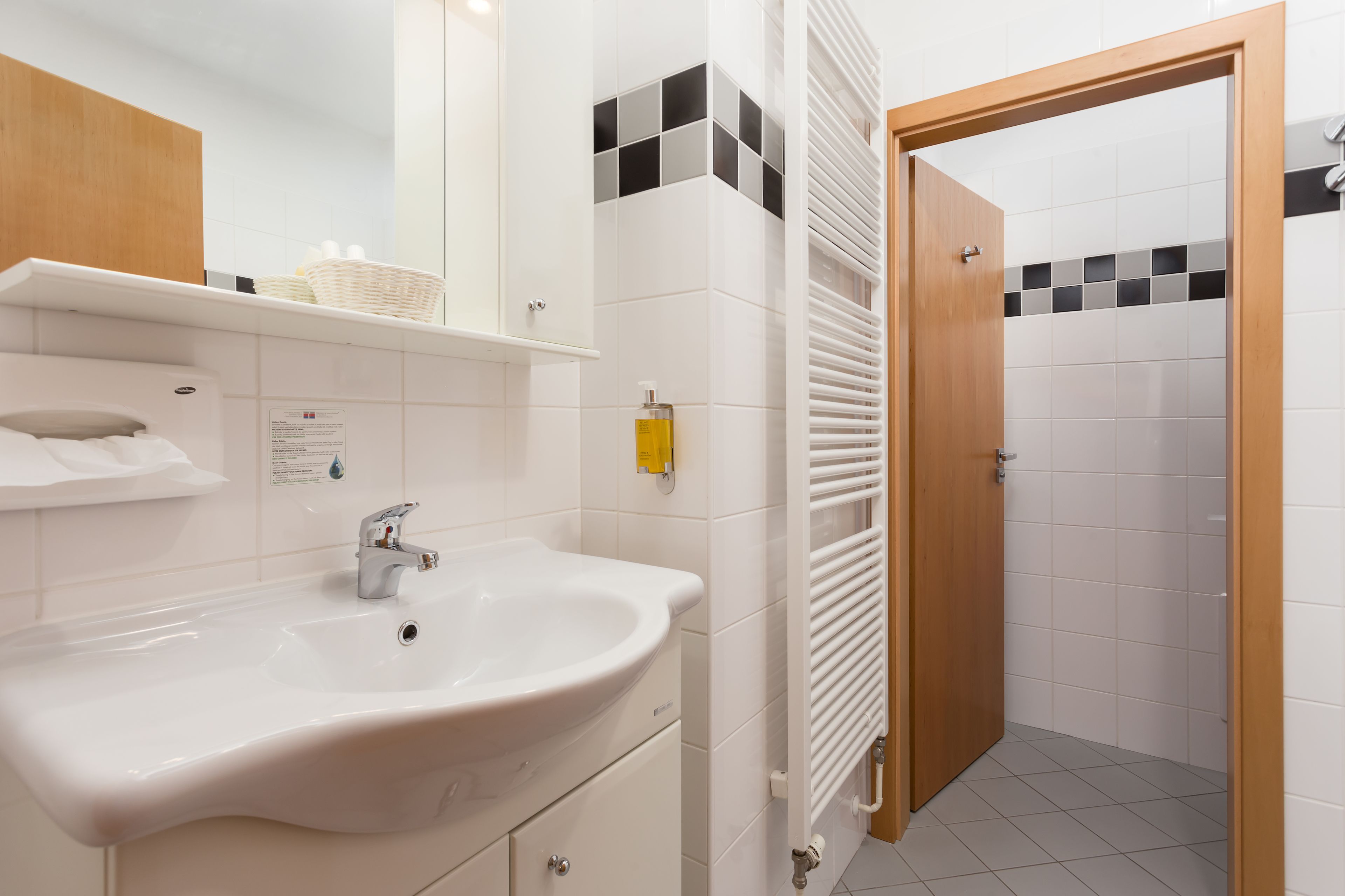 apartment, 1 bedroom, kitchen | bathroom | shower, deep-soaking bathtub, free toiletries, hair dryer
