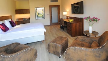 Deluxe Double Room, 1 King Bed, Terrace, Courtyard View