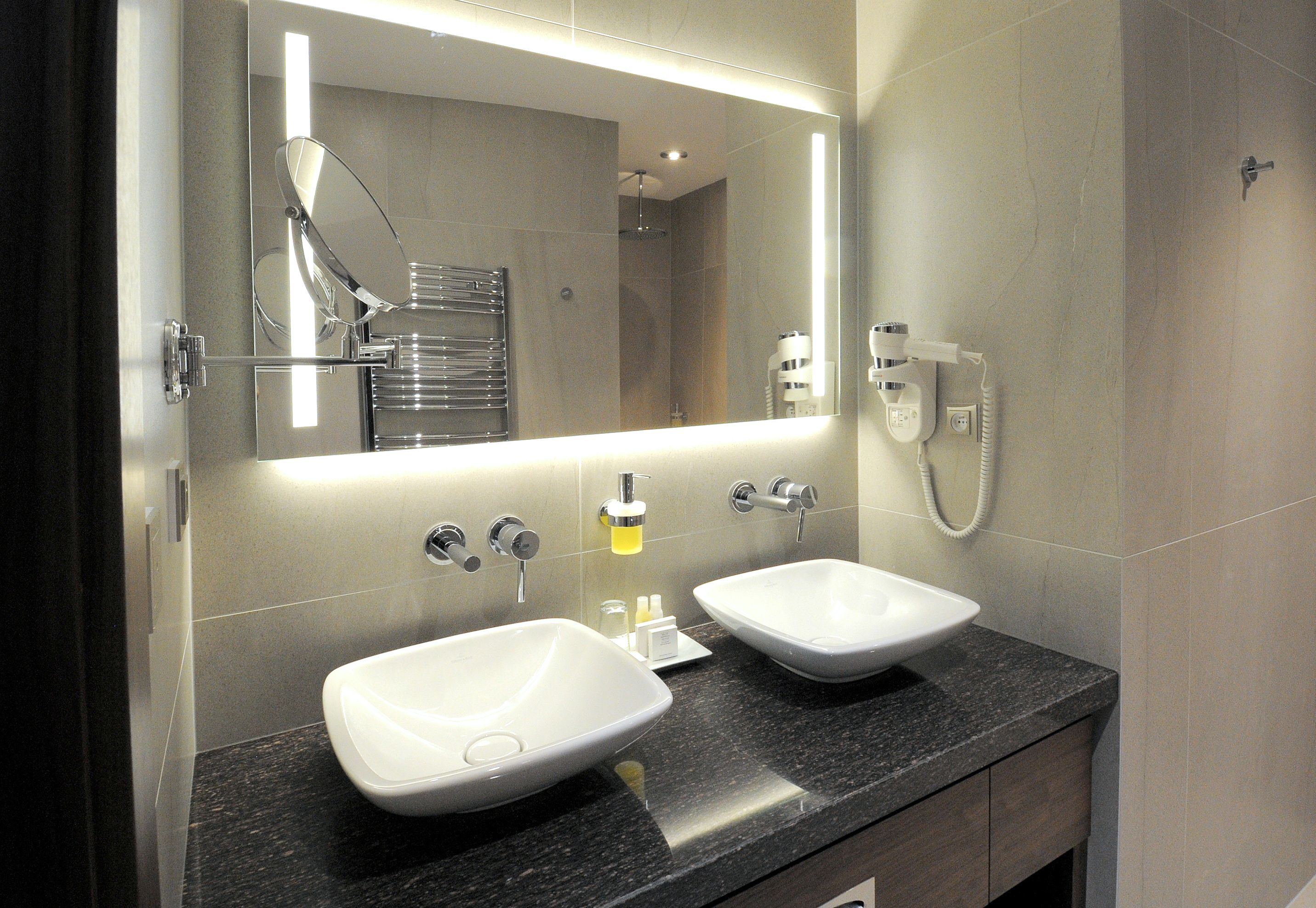 shower, deep-soaking bathtub, free toiletries, hair dryer