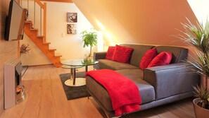 Grand Suite | Living area | Flat-screen TV - Hotel Querfurter Hof (Querfurt)