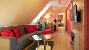 Grand Suite | Living area | Flat-screen TV - Hotel Querfurter Hof (Querfurt)