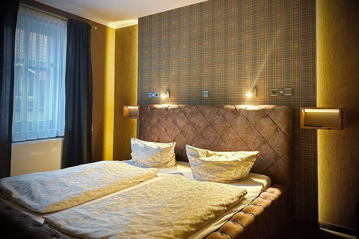 deluxe suite | minibar, rollaway beds, free wifi, bed sheets