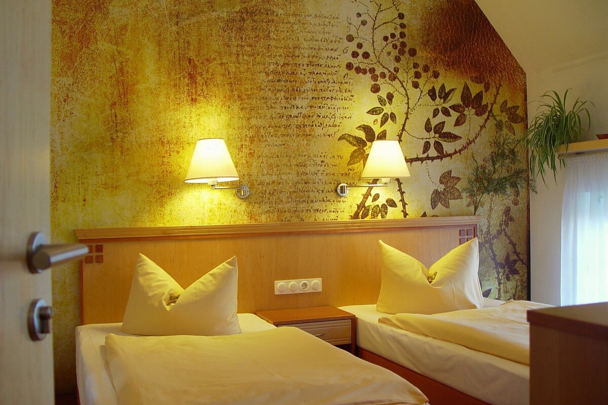 Minibar, rollaway beds (surcharge), WiFi (free), bed sheets