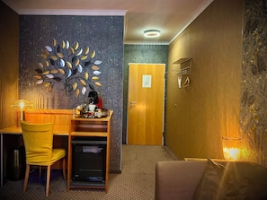 Deluxe Suite | Living area | Flat-screen TV