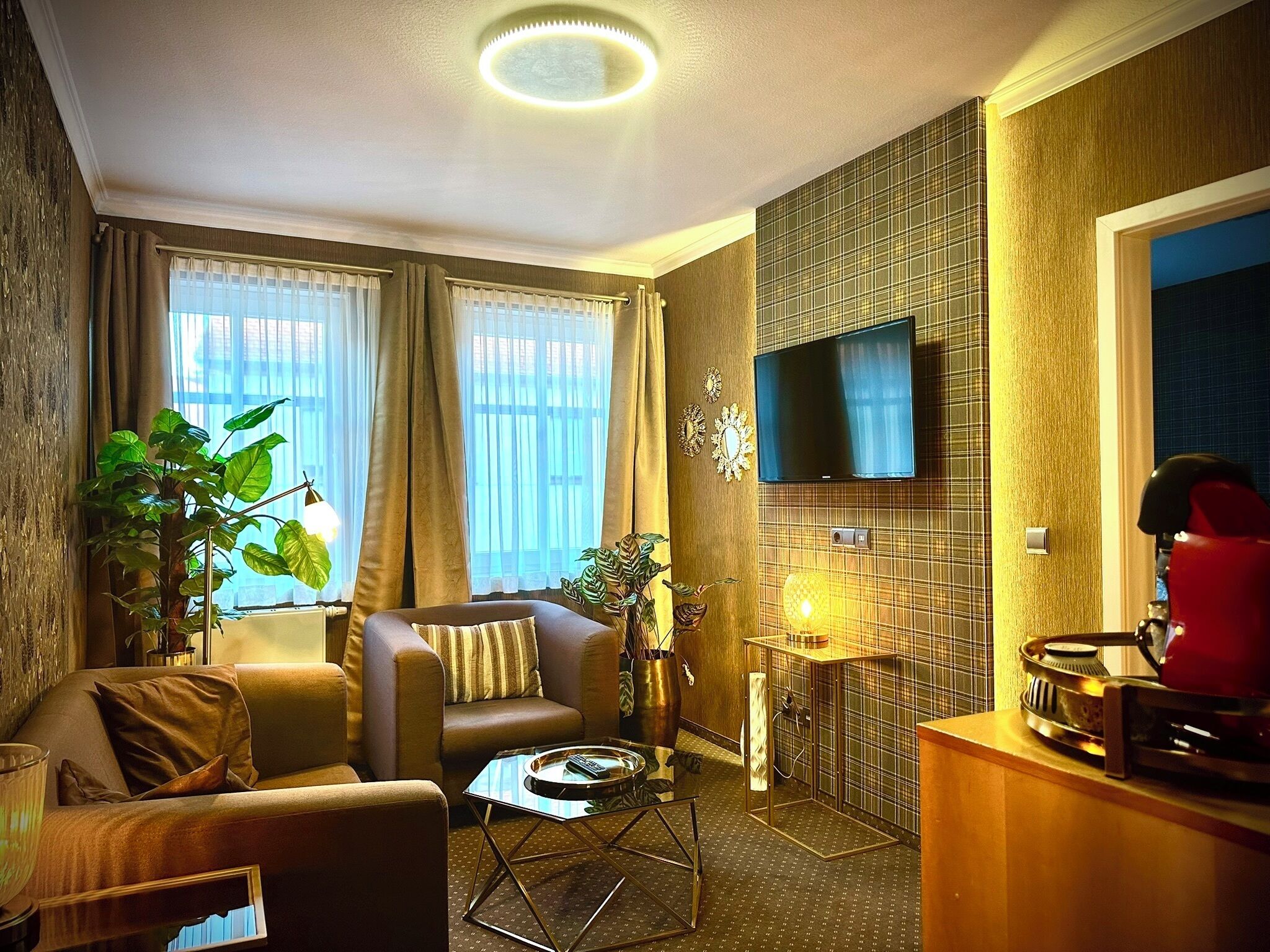 deluxe suite | minibar, rollaway beds, free wifi, bed sheets