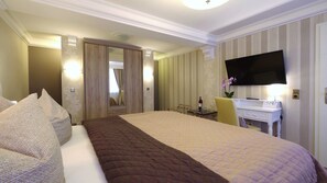Deluxe Suite | Minibar, rollaway beds, free WiFi, bed sheets - Hotel Querfurter Hof (Querfurt)