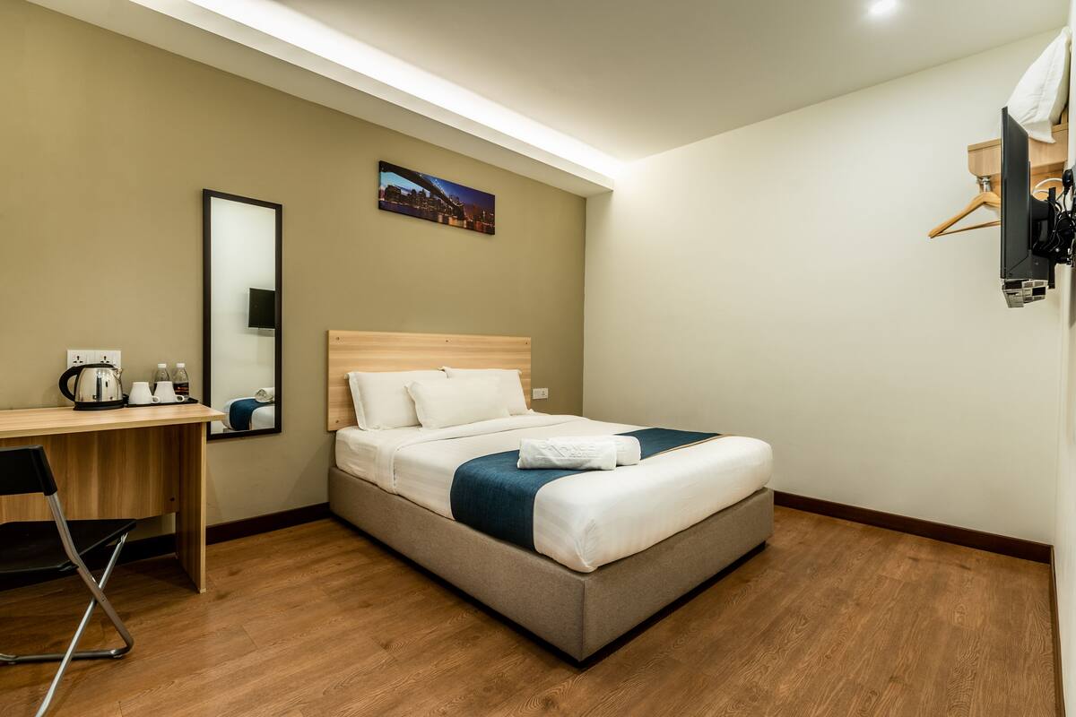 Desk, iron/ironing board (on request), WiFi (free), bed sheets