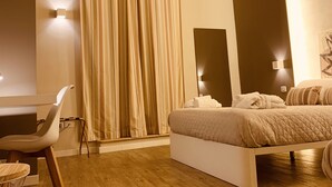 Premium Suite, 1 Bedroom, Balcony, Ocean View - La Banchina Holiday Rooms (Trani)