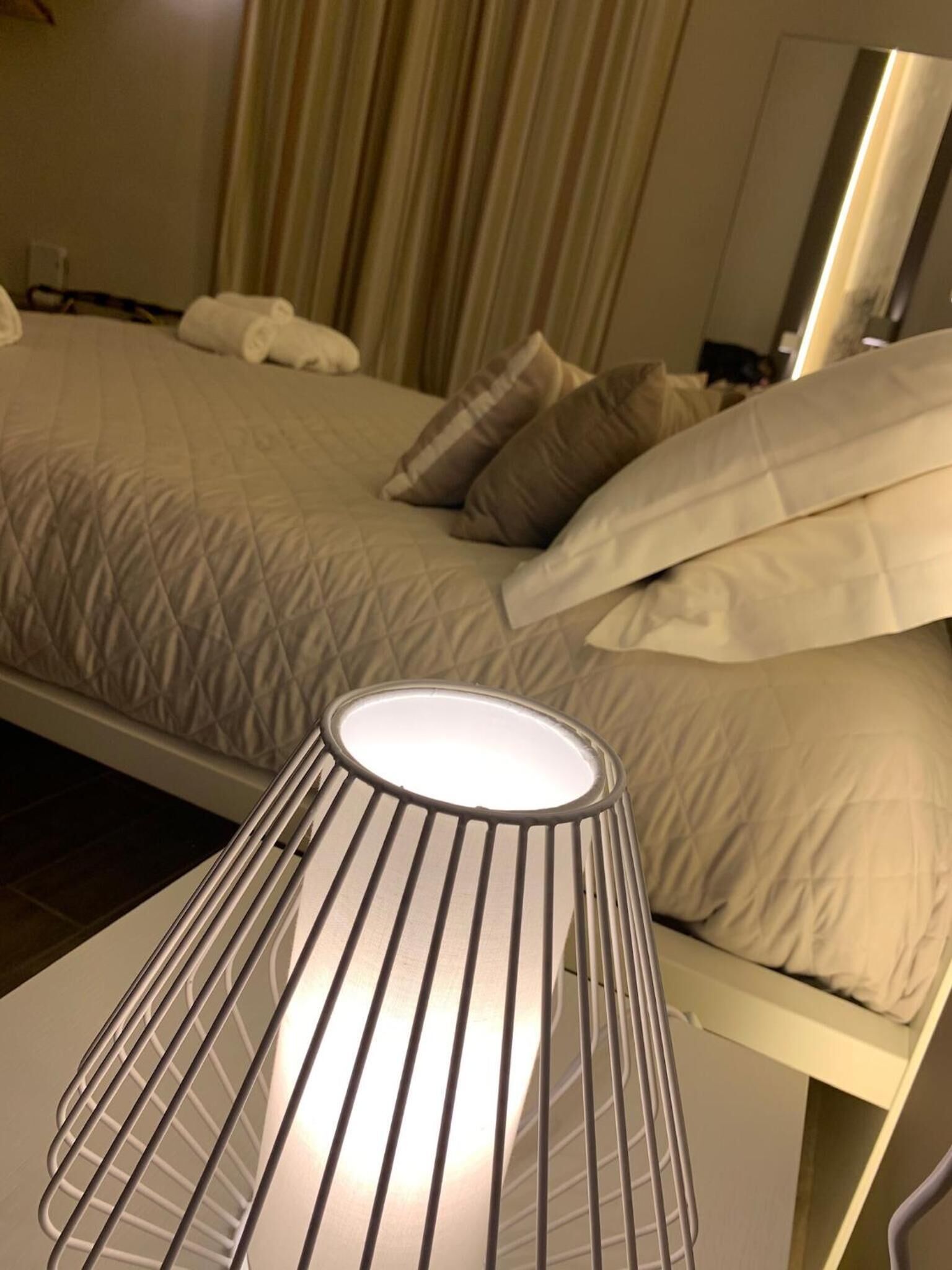 Copriletto in piuma, minibar, con stile personalizzato