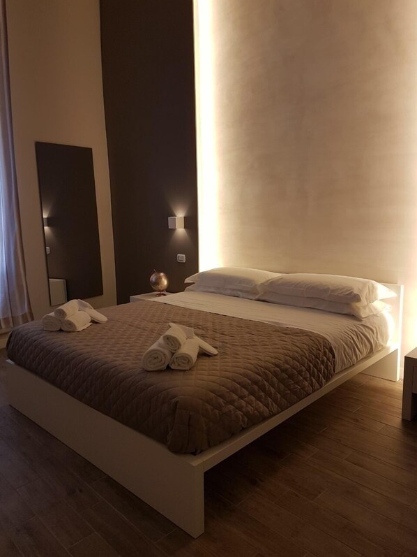 Premium Suite, 1 Bedroom, Balcony, Ocean View | Coffee and/or coffee maker - La Banchina Holiday Rooms (Trani)