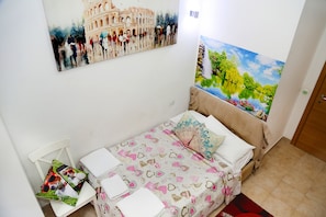 Family Room, Private Bathroom (103)
