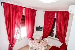 华丽双人房, 私人浴室 (104) | 防过敏的被褥、客房内保险箱、熨斗/熨板、免费 WiFi